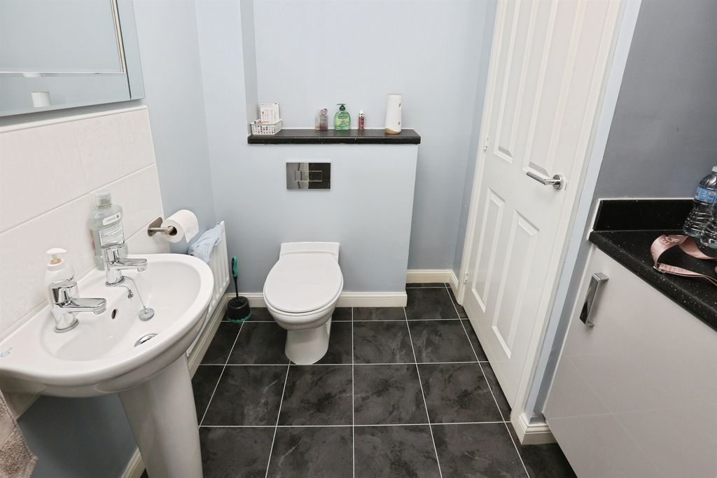 Property photo 3 of 17