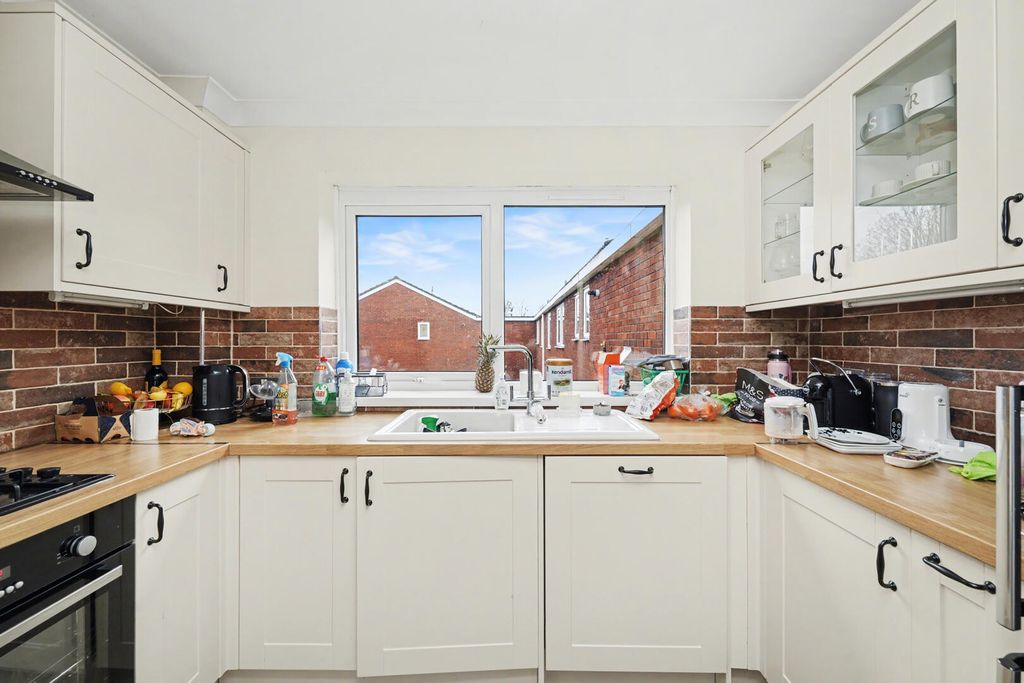 Property photo 2 of 17 Kitchen