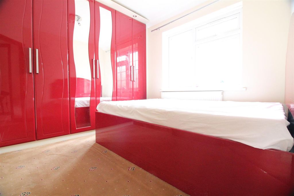 Property photo 2 of 12 Bedroom