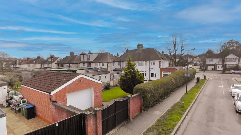 Property photo 2 of 25