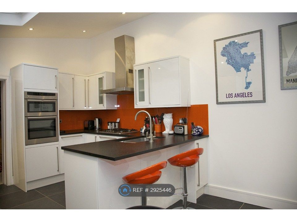 Property photo 2 of 11 Kitchen1