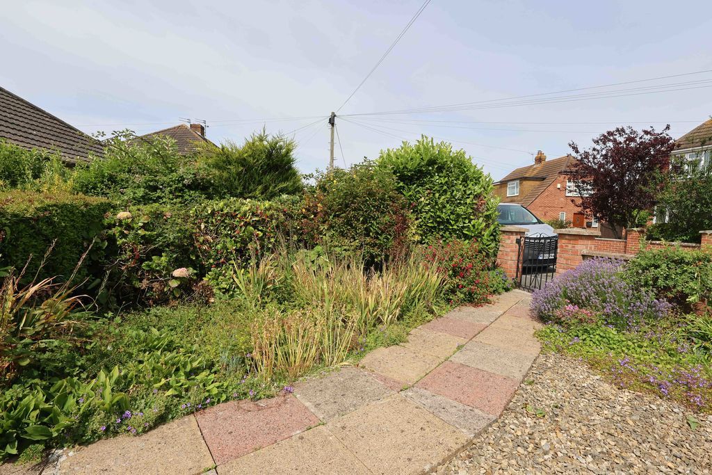 Property photo 3 of 14 Garden