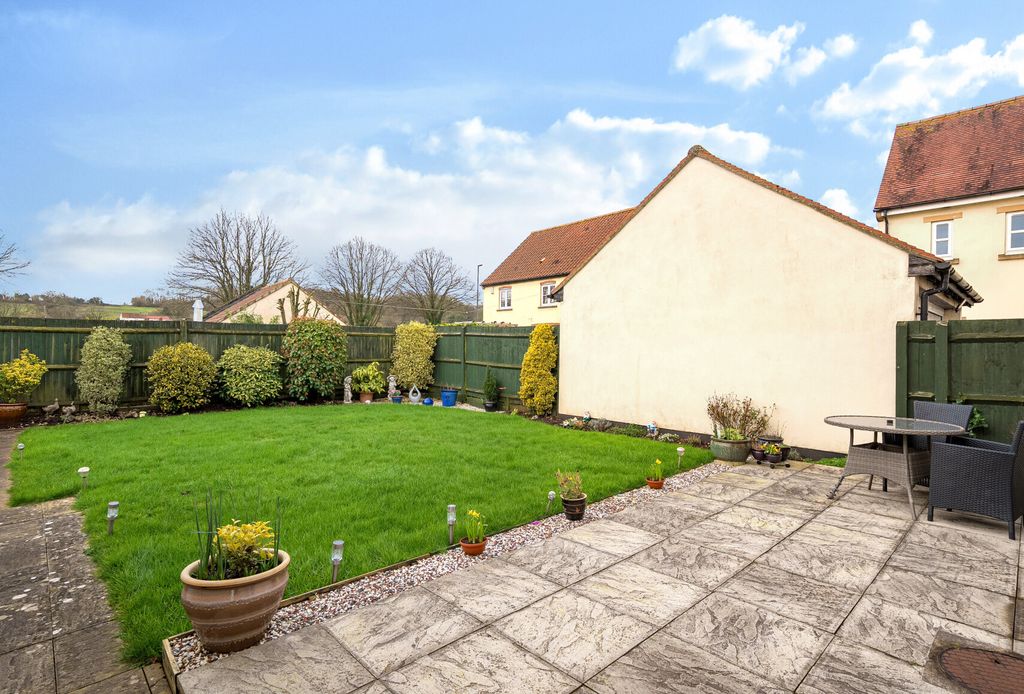 Property photo 2 of 19 1416161-2-69982d8...