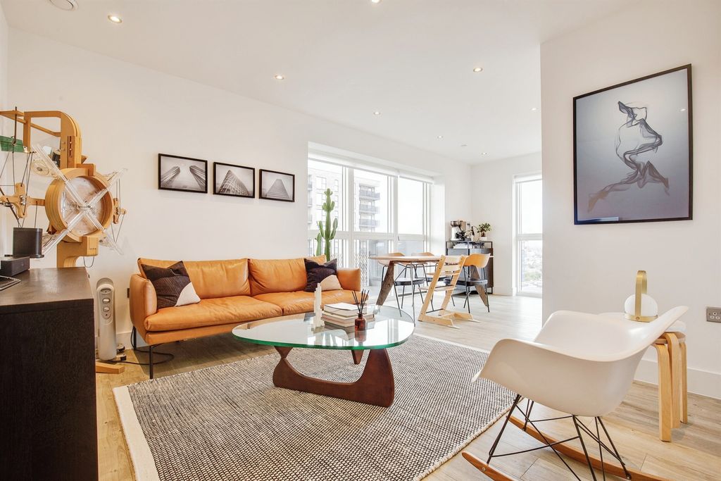 Property photo 2 of 17 Image