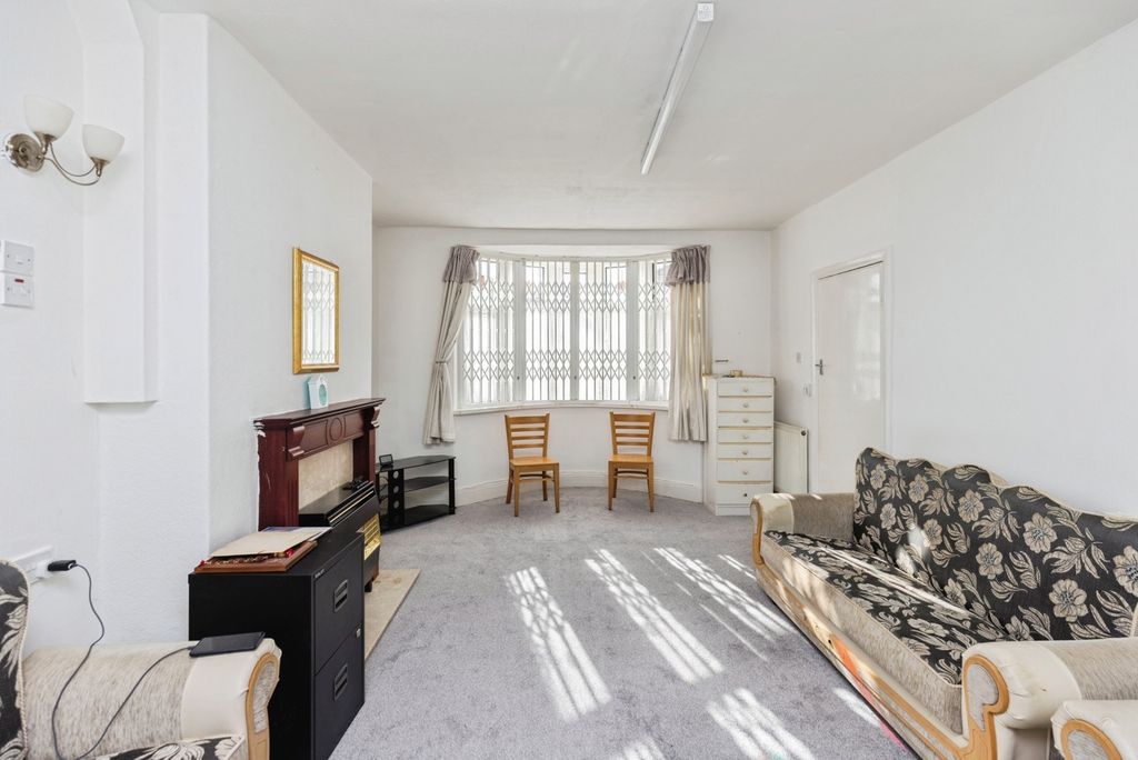 Property photo 2 of 20 Living Room