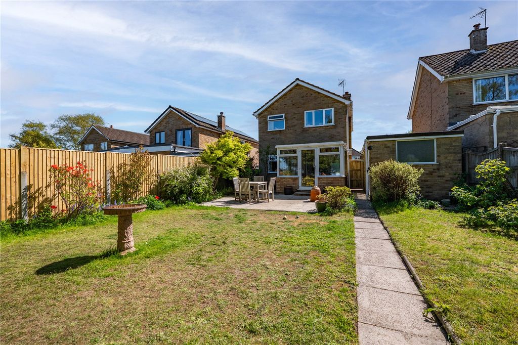 Property photo 2 of 27 Picture No. 35