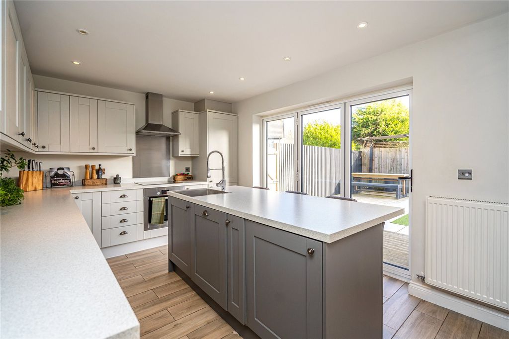 Property photo 2 of 18 Picture No. 36