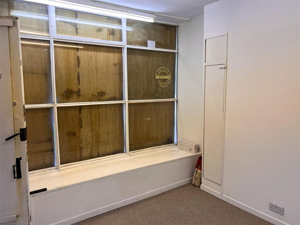 Property photo 3 of 13 Shop Front