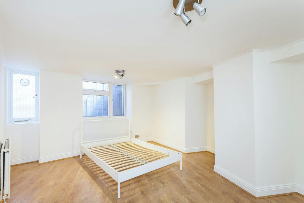 Property photo 3 of 9 111220178_Chrc_117 Malden Road _Nw5 4Hs_004.Jpg