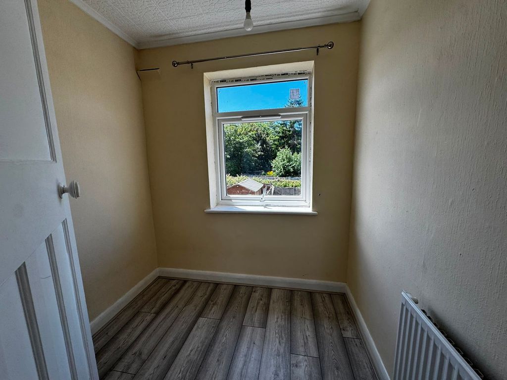 Property photo 3 of 8 Bright Bedroom With Sleek Wood-Effect Flooring...