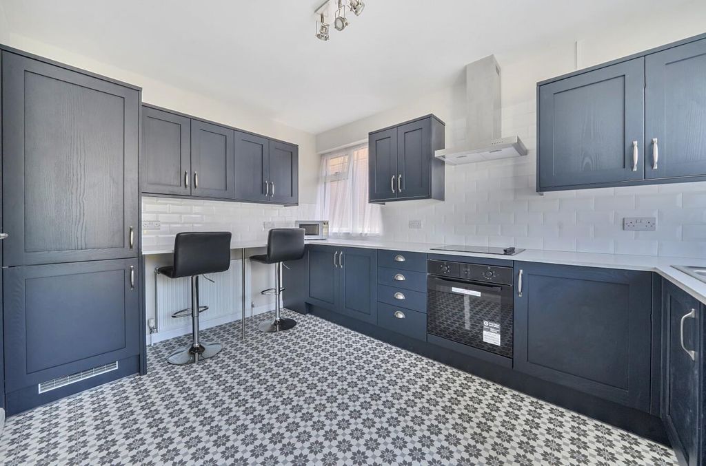 Property photo 2 of 16 3 Constatine Avenue 3 (8).Jpg