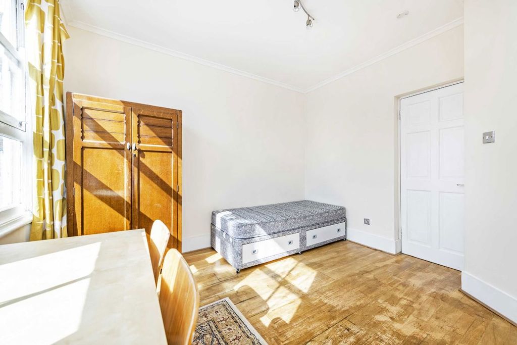 Property photo 3 of 6