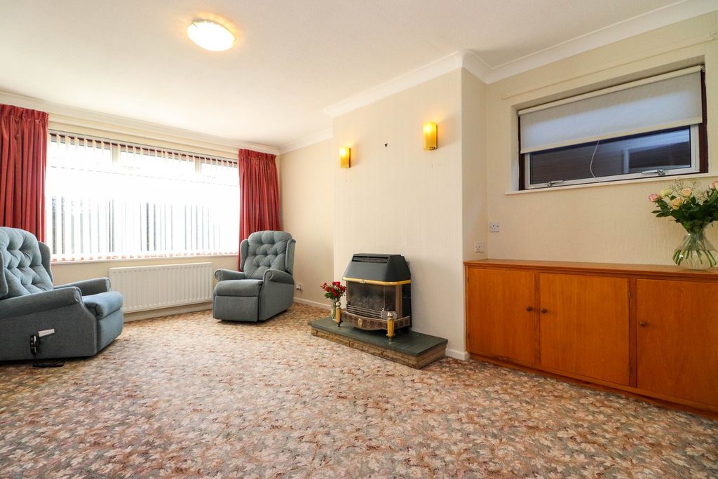 Property photo 3 of 14 Kitchen