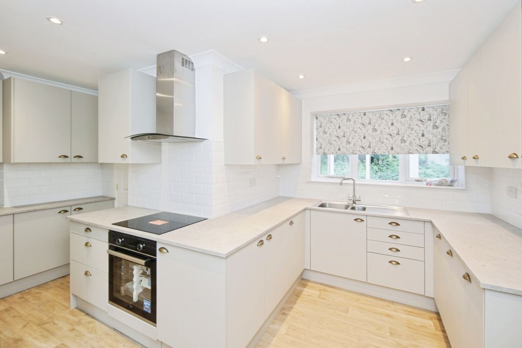 Property photo 3 of 32 Pbox-Img.Jpg