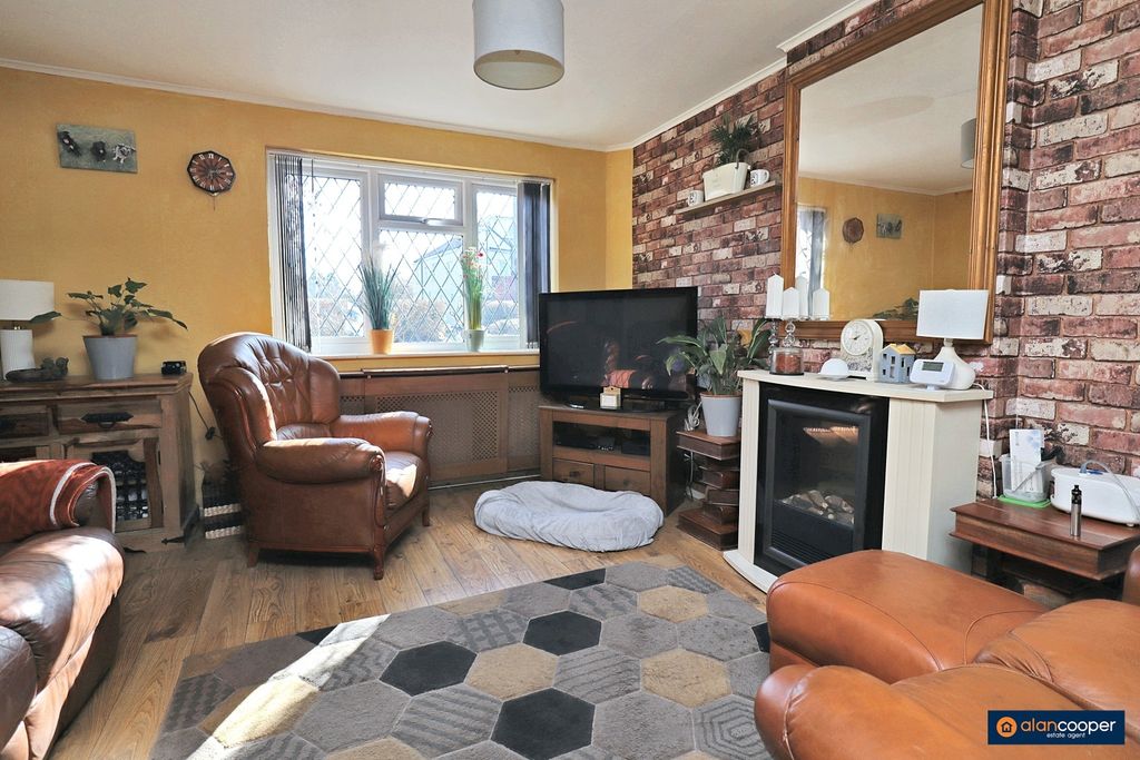 Property photo 2 of 18 3945474
