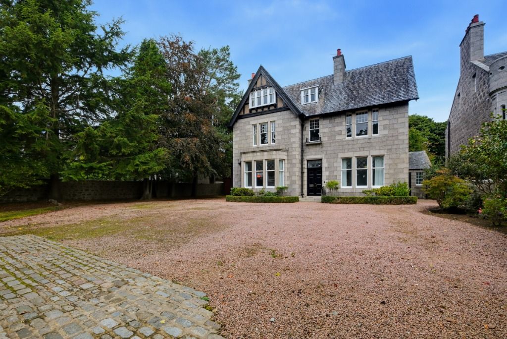 Property photo 1 of 50
