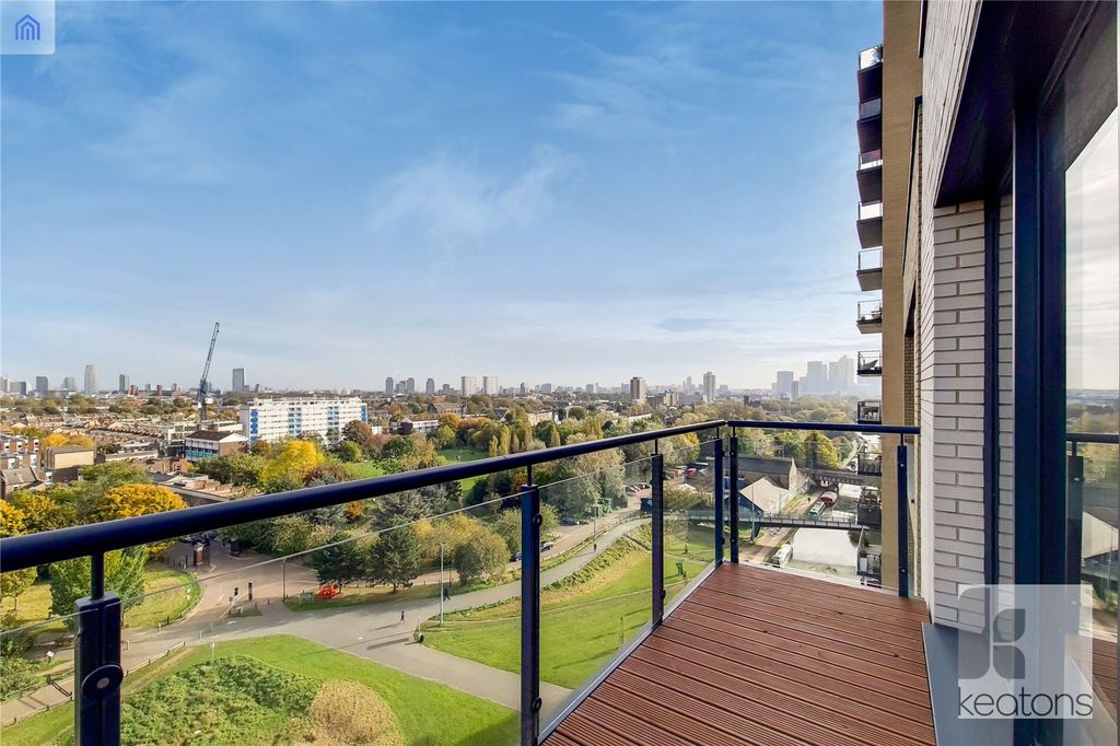 Property photo 3 of 5 Balcony
