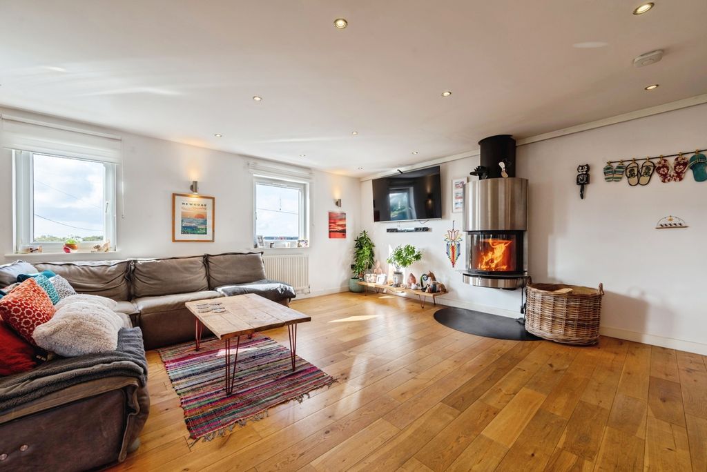Property photo 2 of 22 Pbox-Img.Jpg