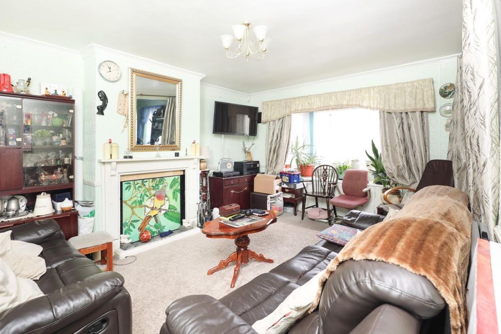 Property photo 2 of 15 Lounge