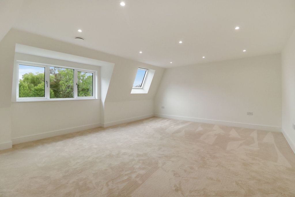 Additional image 28 of 4 bed semi-detached house for saleHurst Road, East Molesey KT8