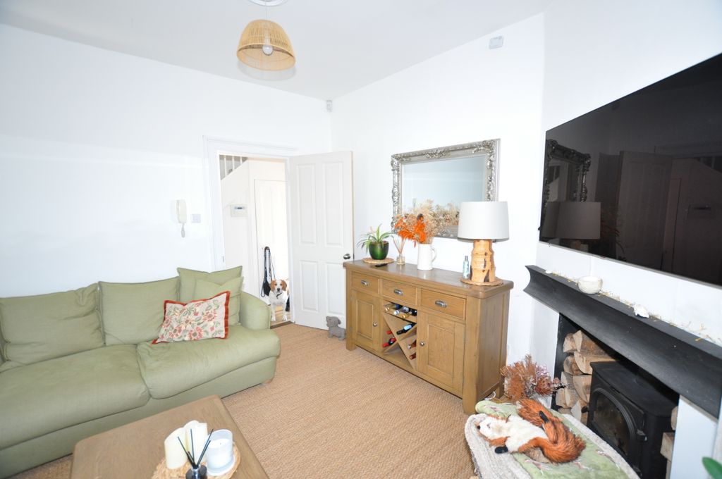 Property photo 2 of 31