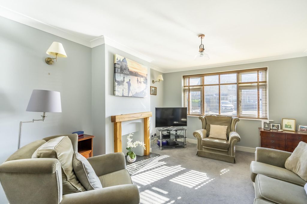 Property photo 2 of 18 Living Room