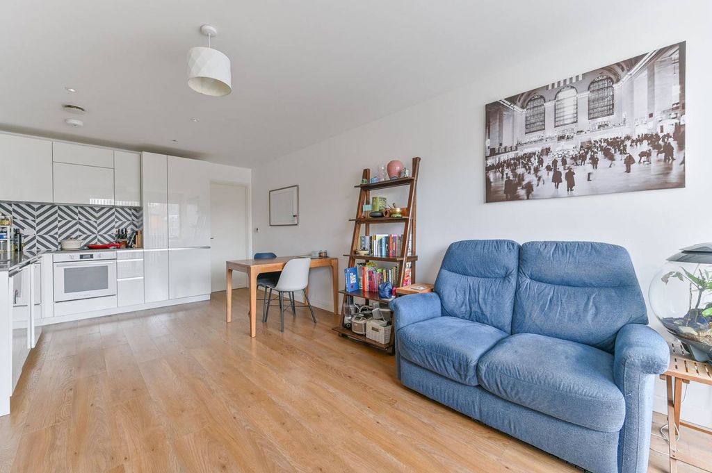 Property photo 3 of 20