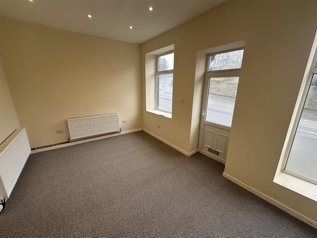 Property photo 2 of 8 Bedroom