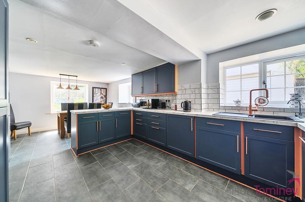 Property photo 2 of 26 F6101F5E-0052-4673-85dc-d568Cb29cc06.Jpg