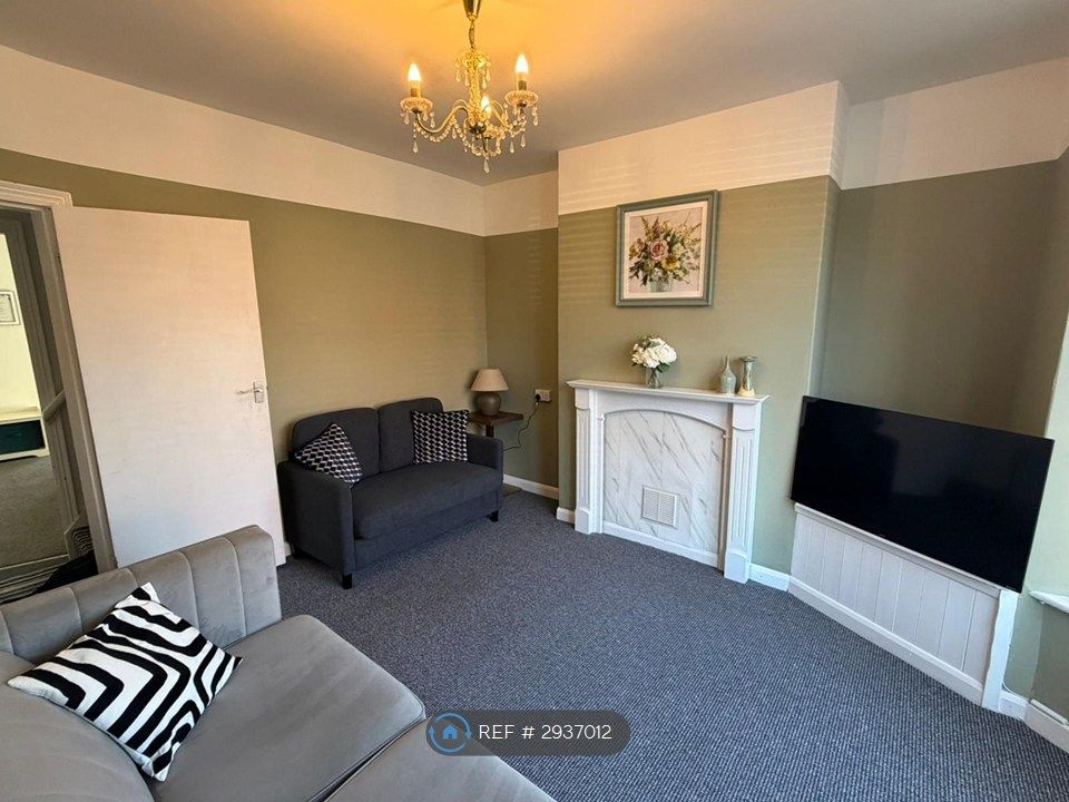 Property photo 1 of 9 Living Room