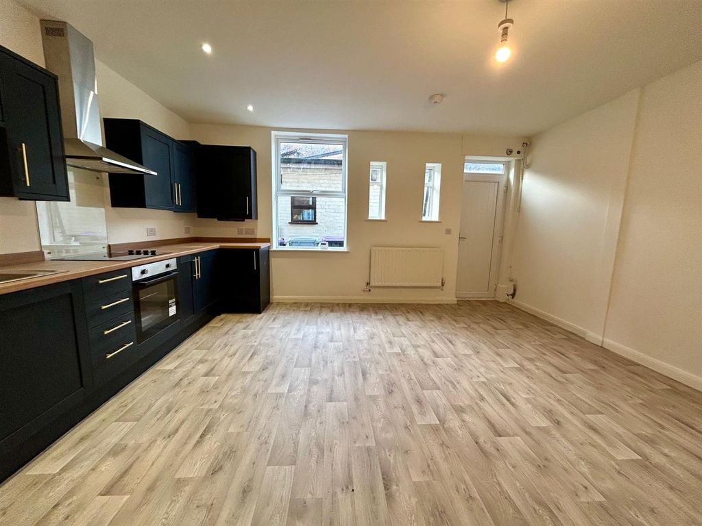 Property photo 3 of 11 Thumbnail_Img_8955.Jpg