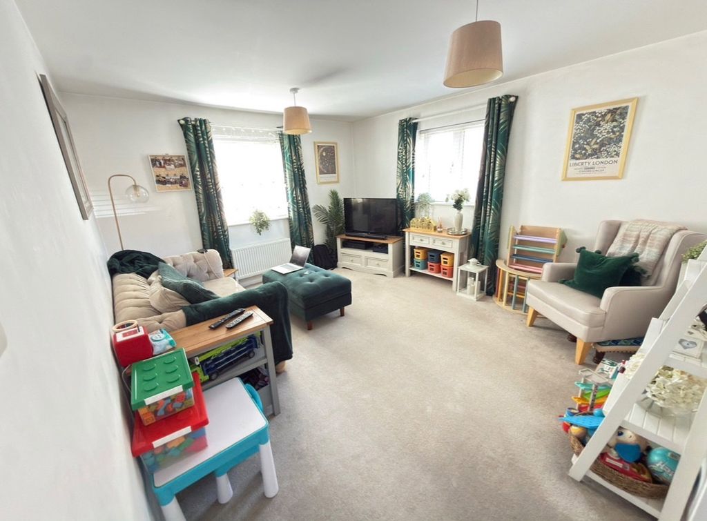 Property photo 2 of 18