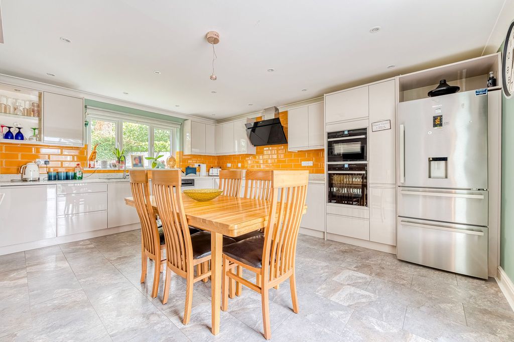 Property photo 2 of 23