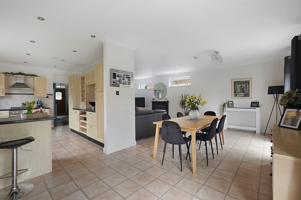 Property photo 2 of 22 4269054