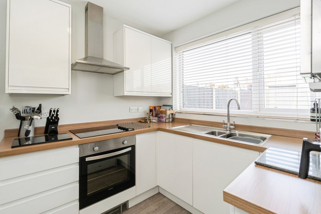 Property photo 2 of 17 Photo