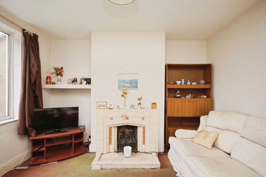 Property photo 2 of 17 Photo