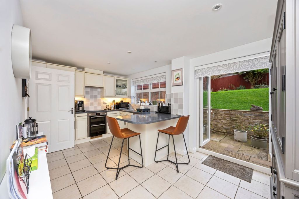 Property photo 2 of 23