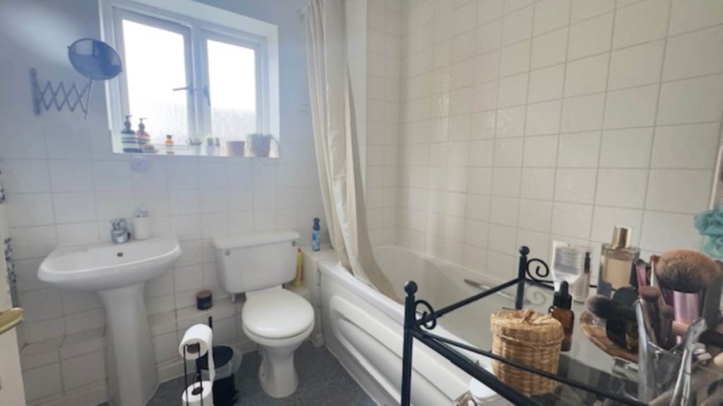 Property photo 3 of 12