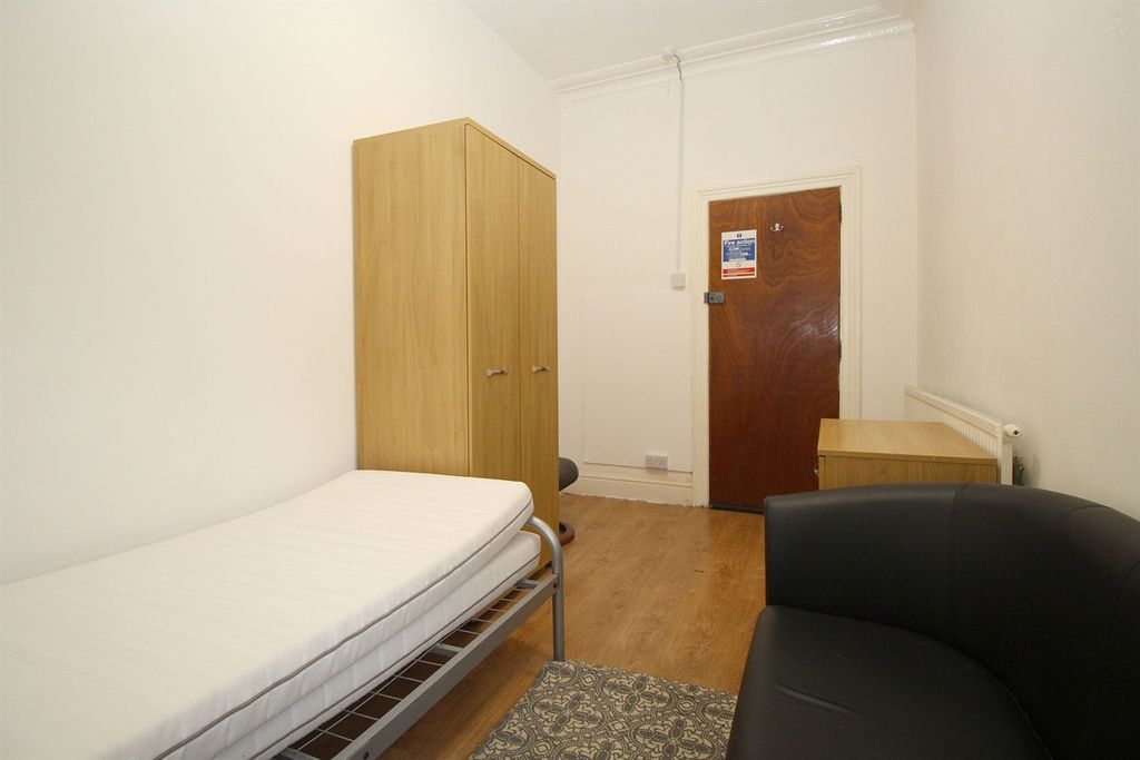 Property photo 3 of 14 Bedroom