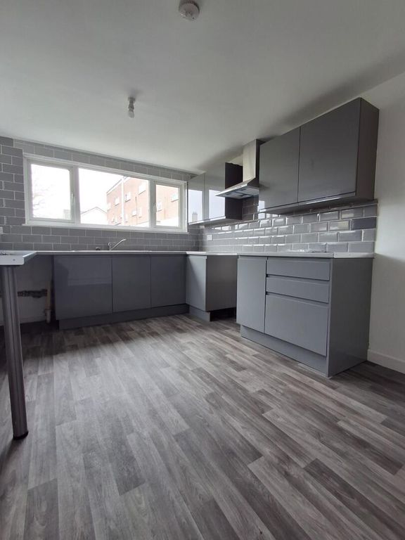 Property photo 2 of 9 Kitchen