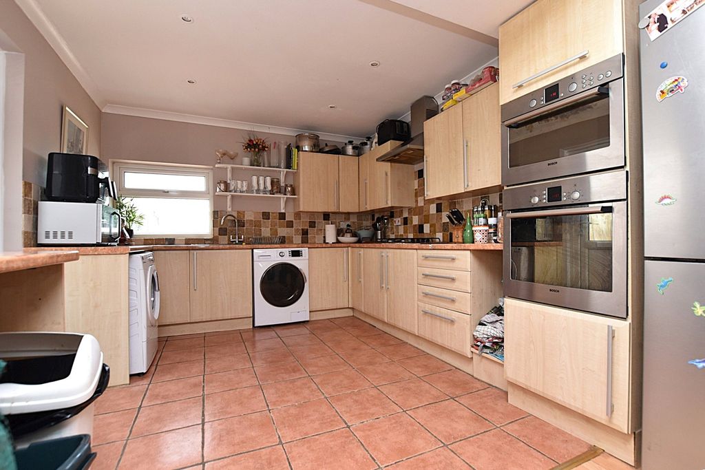 Property photo 2 of 23 Kitchen/Diner