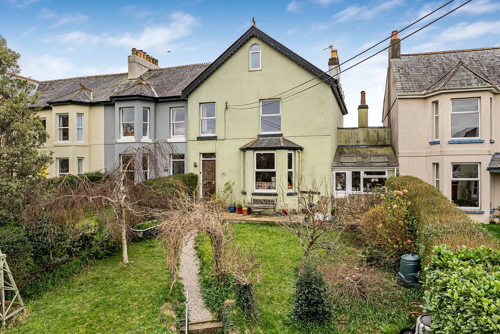 Property photo 2 of 25