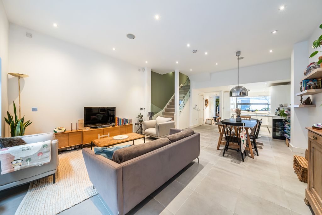 Property photo 2 of 26