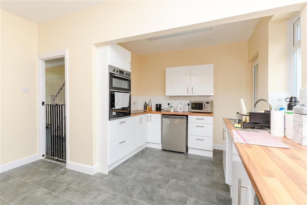 Property photo 3 of 9 Kitchen/Diner
