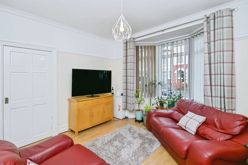 Property photo 2 of 17