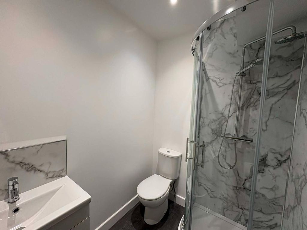 Property photo 2 of 3 Catherine House Flat 6 Bathroom.Jpg