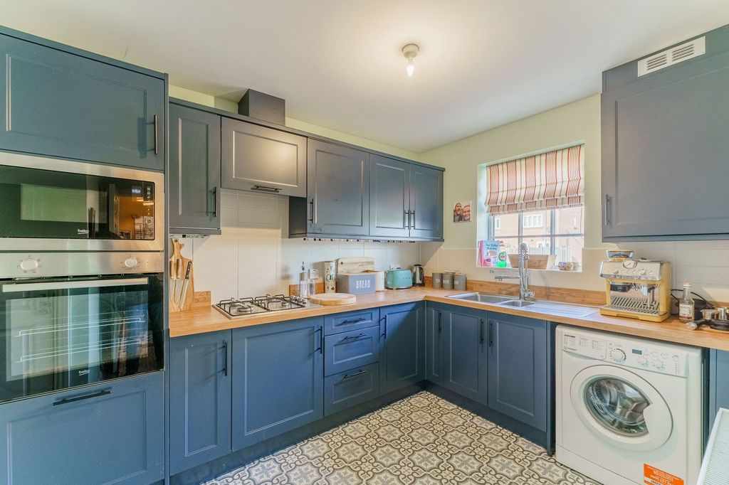 Property photo 3 of 24