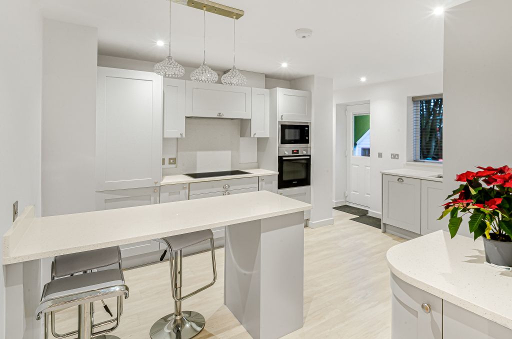 Property photo 1 of 43 Advert-52