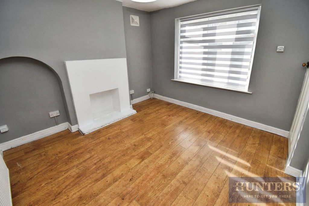 Property photo 3 of 11 Living Room