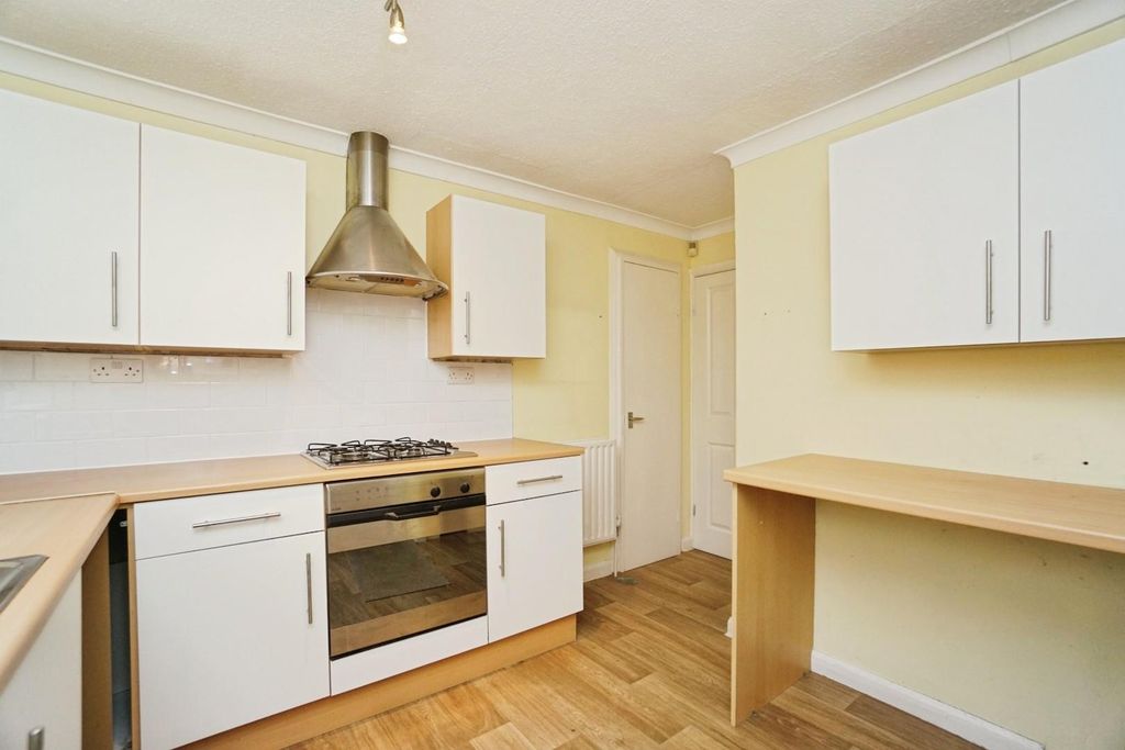 Property photo 2 of 21 Kitchen